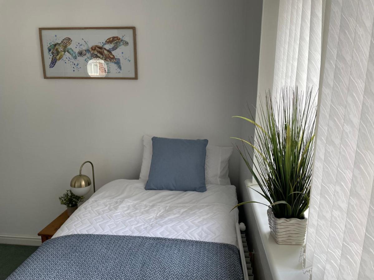 Comfortable And Spacious Superb Holiday Home In Llanelli, Dog Friendly Bagian luar foto