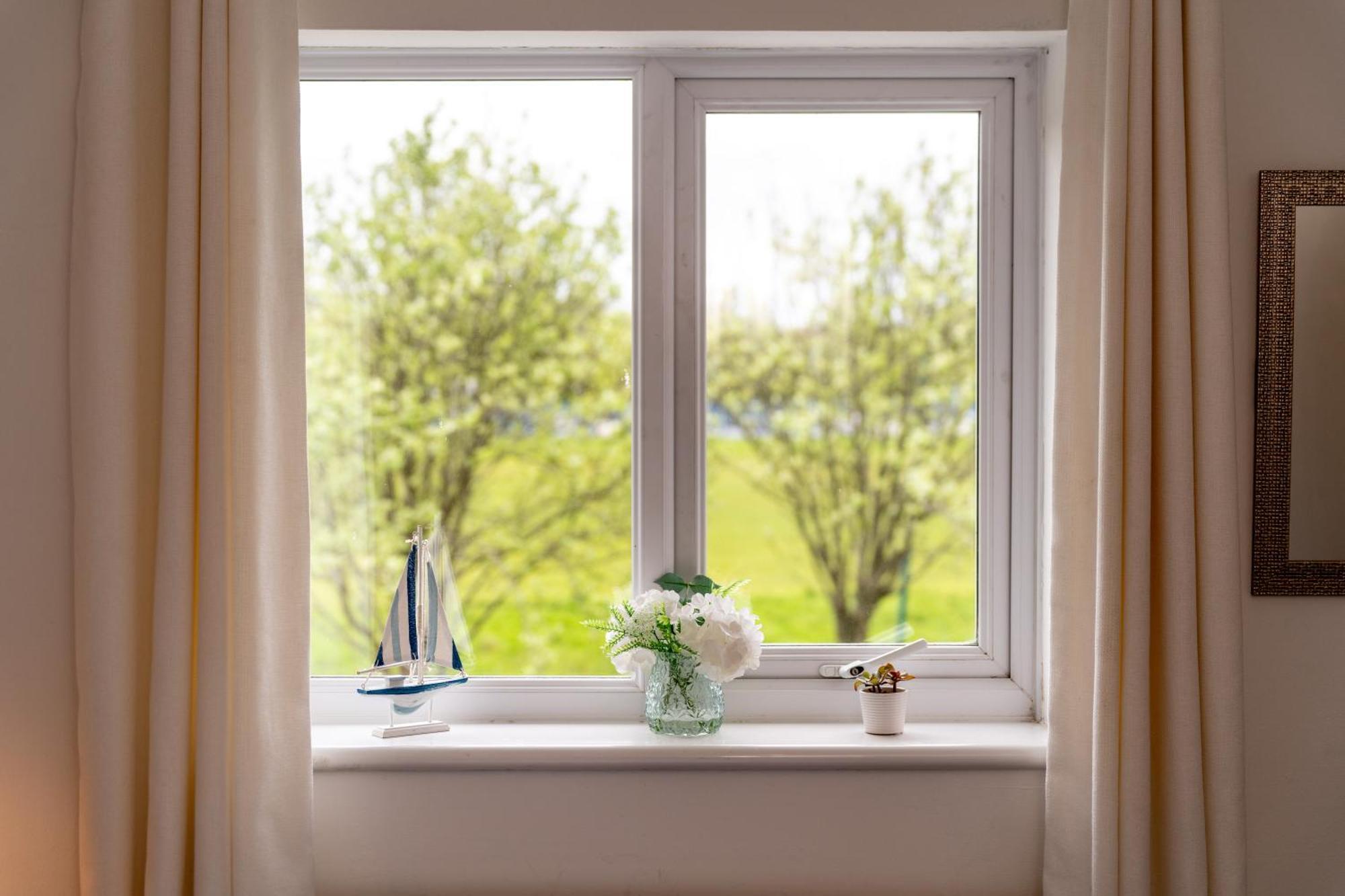 Comfortable And Spacious Superb Holiday Home In Llanelli, Dog Friendly Bagian luar foto