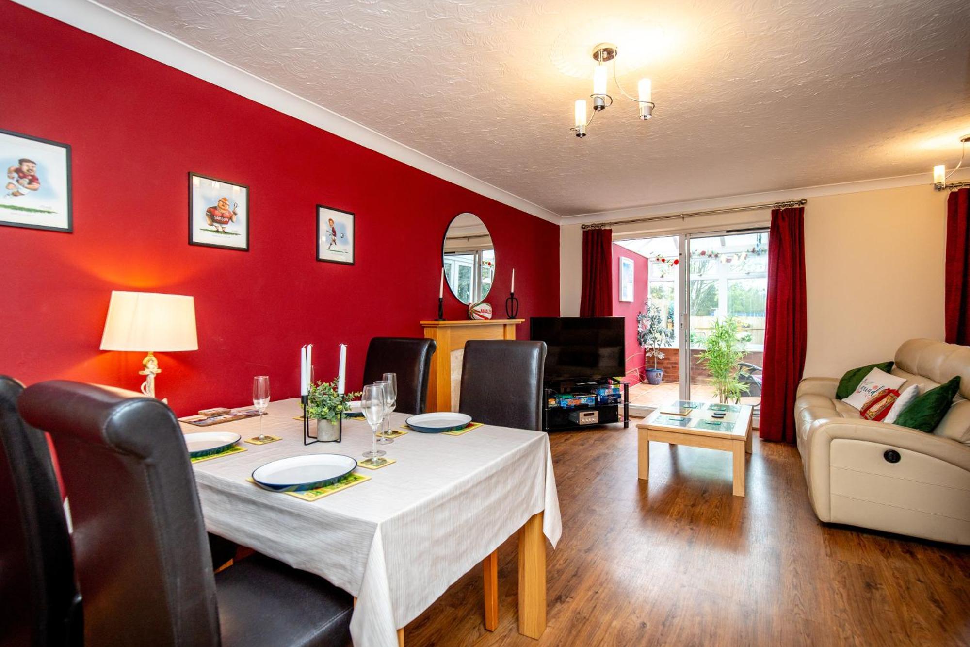Comfortable And Spacious Superb Holiday Home In Llanelli, Dog Friendly Bagian luar foto