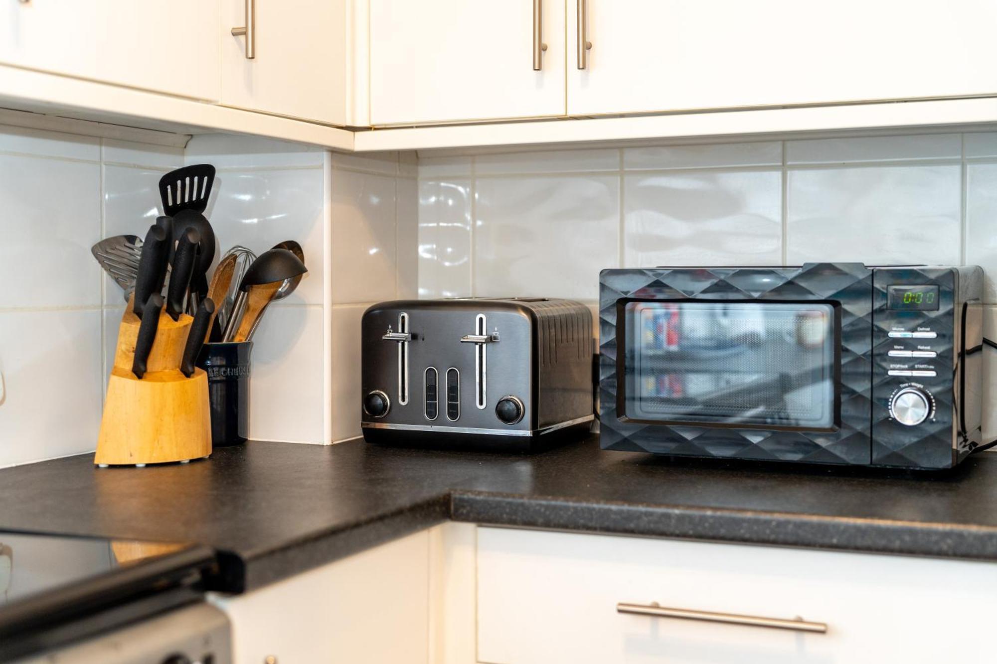 Comfortable And Spacious Superb Holiday Home In Llanelli, Dog Friendly Bagian luar foto