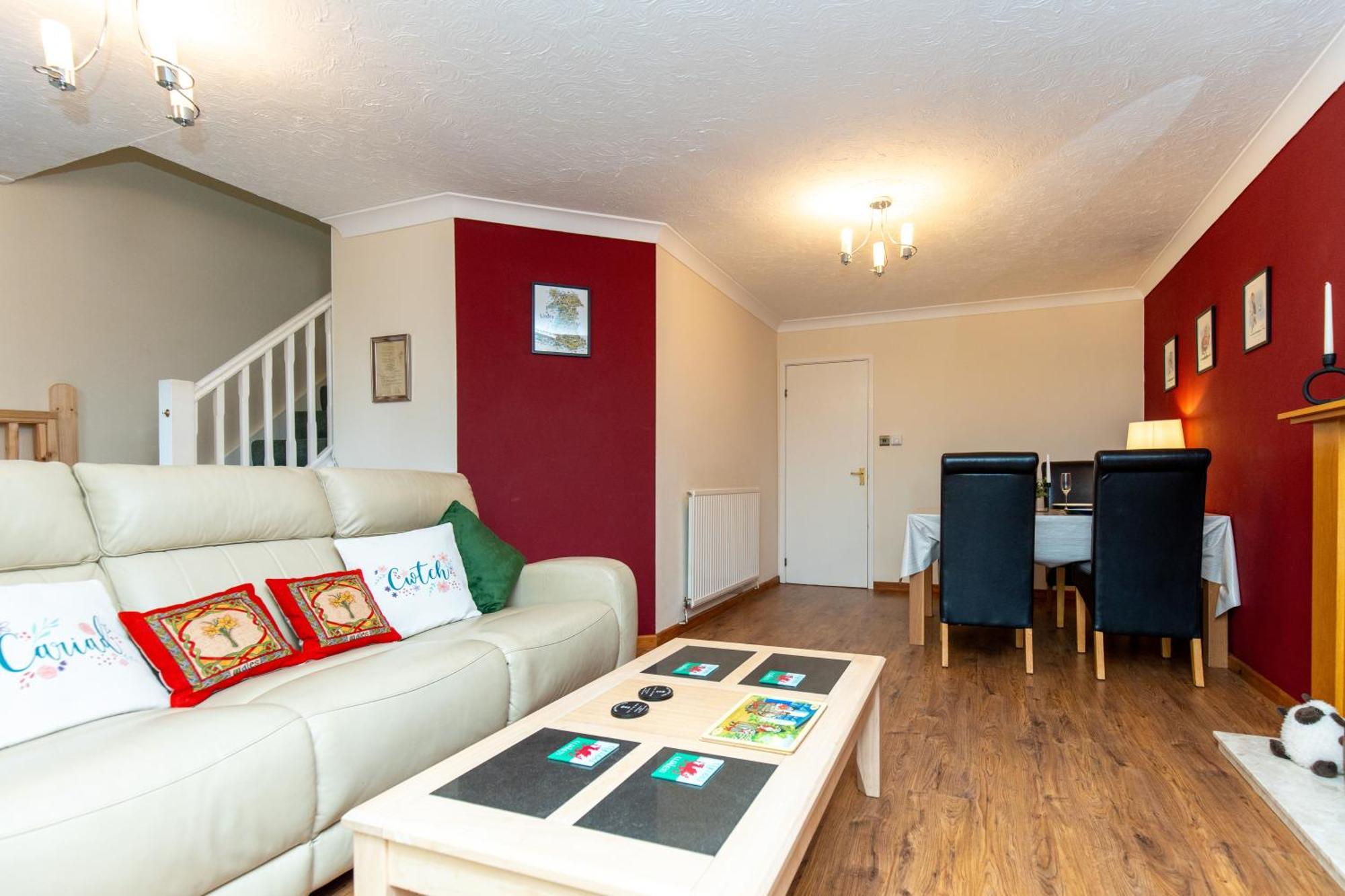 Comfortable And Spacious Superb Holiday Home In Llanelli, Dog Friendly Bagian luar foto