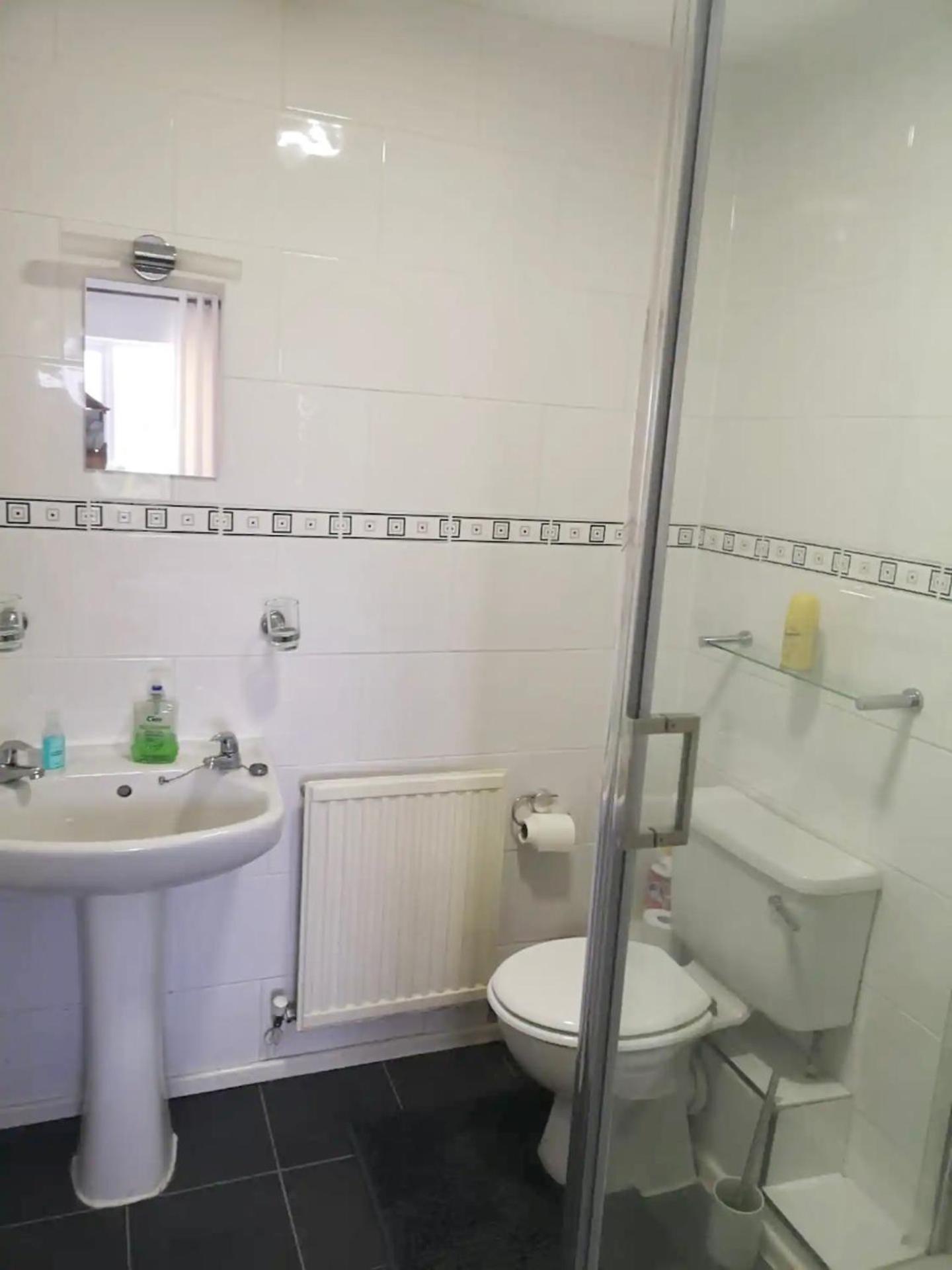 Comfortable And Spacious Superb Holiday Home In Llanelli, Dog Friendly Bagian luar foto